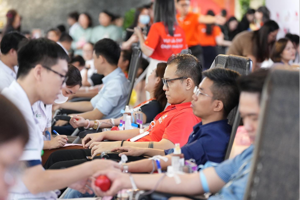Giọt thương 2025: CBNV ROX Group chung tay hiến máu, lan tỏa giá trị sống đẹp