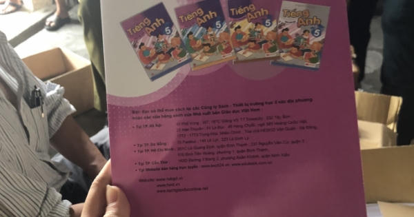 Tạm giữ 15.000 xuất bản phẩm và hơn 27.000 cuốn SGK không rõ nguồn gốc Tạm giữ 15.000 xuất bản phẩm và hơn 27.000 cuốn SGK không rõ nguồn gốc