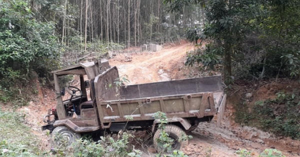 Nghệ An: Đau xót vụ chồng lái công nông tuột dốc đè vợ tử vong