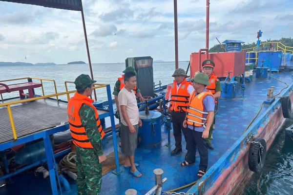 Quảng Ninh tạm ngừng cấp phép tàu thuyền ra khơi do ảnh hưởng bão số 11