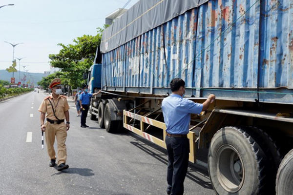Bộ Xây dựng 'siết' tải trọng, 'gỡ' thủ tục cho doanh nghiệp