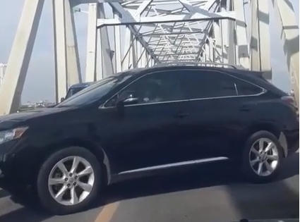 Phạt từ 300.000 đến 400.000 đồng với ô tô quay đầu trên cầu Chương Dương