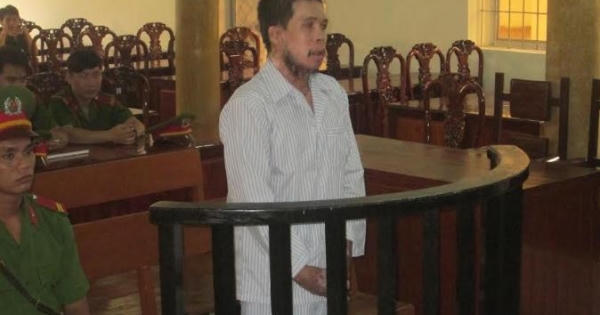 Ép con cùng tự thiêu để níu kéo tình cảm vợ chồng