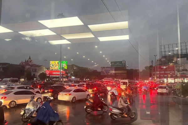 Nghệ An: Đăng ký mới hơn 100 ô tô/ngày