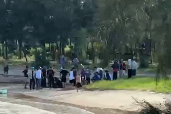 Ba anh em đuối nước ở vùng biển Vũng Chùa, may mắn được cứu kịp thời