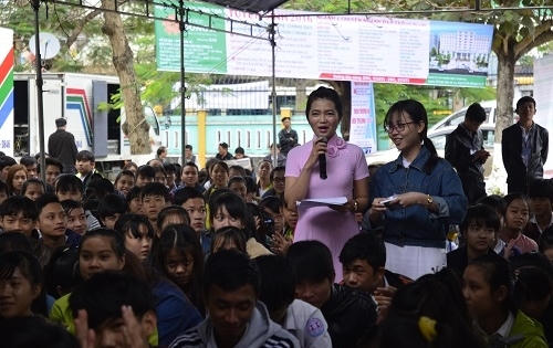 OCB đồng hành cùng đưa trường học đến thí sinh tại miền Trung