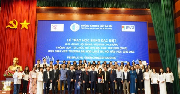 Trao học bổng đặc biệt của Đức cho sinh viên Trường Đại học Luật Hà Nội