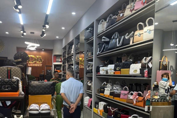 Phát hiện cơ sở kinh doanh có dấu hiệu buôn bán hàng giả tại Long An