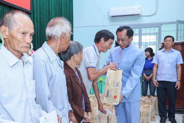 Dấn thân không mỏi vì đồng bào