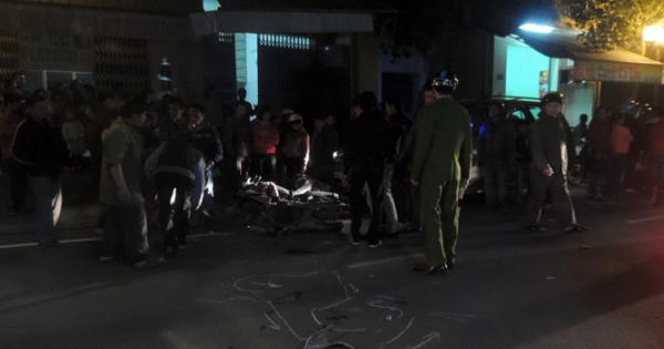 Du khách Pháp dính vào vụ tai nạn kép, hai người đi cấp cứu Du khách Pháp dính vào vụ tai nạn kép, hai người đi cấp cứu