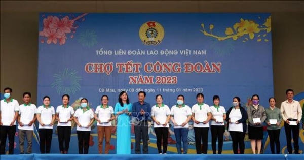 Hỗ trợ người lao động khó khăn qua Chợ Tết công đoàn tại Cà Mau