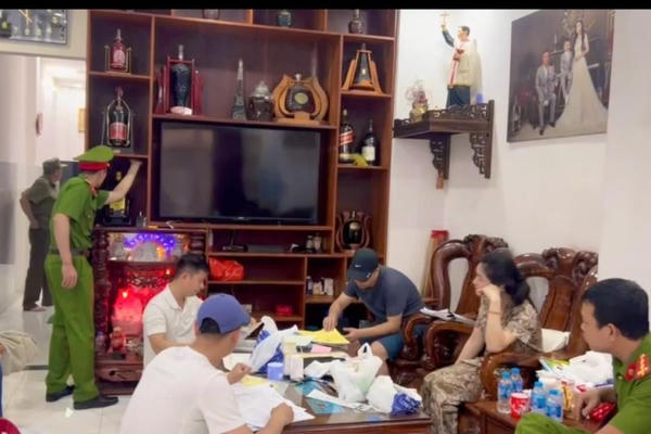 Triệt phá đường dây tổ chức đánh bạc giao dịch hơn 200 tỷ/ tháng