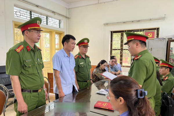 Bắt nguyên Phó Chủ tịch xã ở Hà Giang để điều tra về hành vi lập khống hồ sơ cấp đất Bắt nguyên Phó Chủ tịch xã ở Hà Giang để điều tra về hành vi lập khống hồ sơ cấp đất