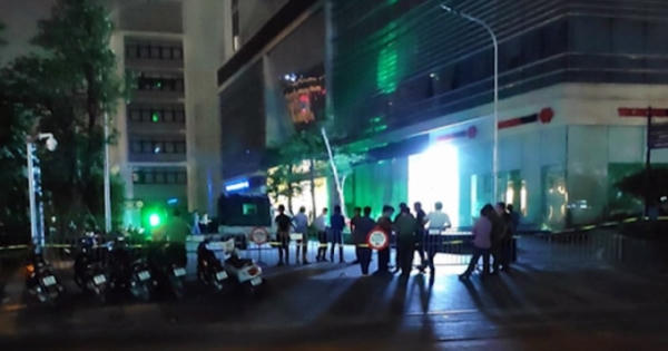 Hà Nội: Bế tắc trong tình yêu, đôi nam nữ gieo mình từ tầng cao chung cư xuống đường tự sát?