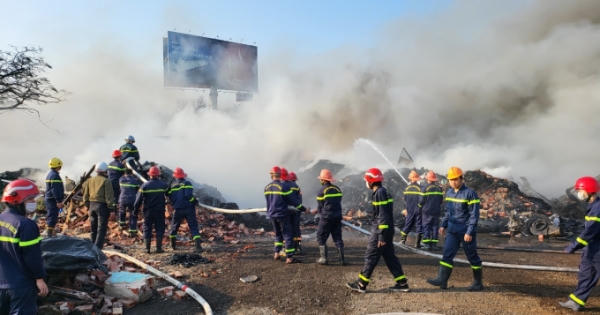 “Bà hỏa” thiêu rụi bãi phế liệu 2.000m2 của Công ty TNHH cao su HAE