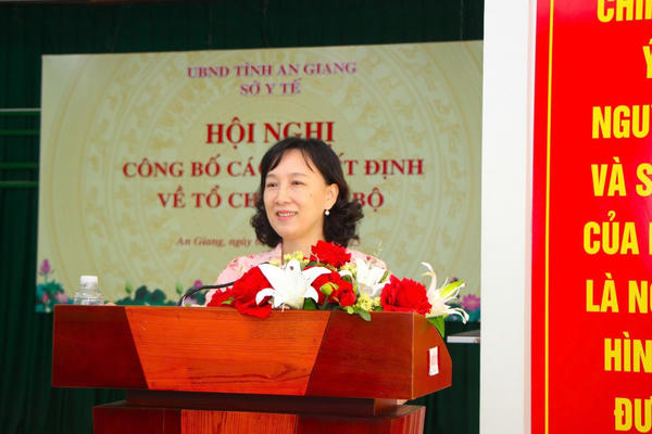 Sở Y tế An Giang công bố và trao các Quyết định về tổ chức cán bộ Sở Y tế An Giang công bố và trao các Quyết định về tổ chức cán bộ