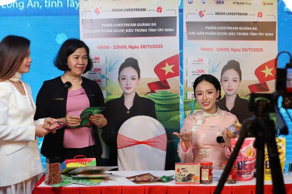 Tây Ninh: Khai mạc Phiên chợ thanh toán không dùng tiền mặt Tây Ninh: Khai mạc Phiên chợ thanh toán không dùng tiền mặt