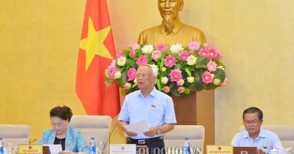 Xã hội bao nhiêu chuyện nóng mà báo cáo nào cũng… “hồng” quá!