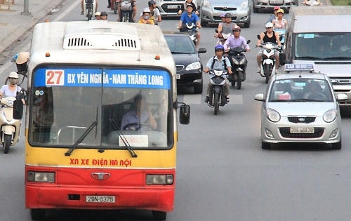 Xe bus, taxi ở Hà Nội được đề xuất hoạt động trở lại sau 3 tháng tạm dừng hoạt động Xe bus, taxi ở Hà Nội được đề xuất hoạt động trở lại sau 3 tháng tạm dừng hoạt động