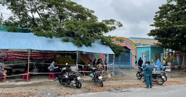 Công nhân vui vẻ rời đi để chờ ngày trở về
