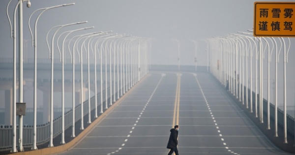 Người Vũ Hán bị "săn lùng" vì dịch viêm phổi