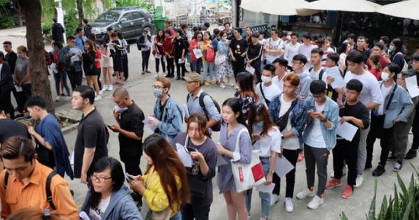 Thấy gì từ chuyện giới trẻ săn vé xem thần tượng