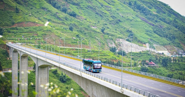 Kết nối đường ô tô mới từ Sa Pa với cao tốc Nội Bài - Lào Cai Kết nối đường ô tô mới từ Sa Pa với cao tốc Nội Bài - Lào Cai