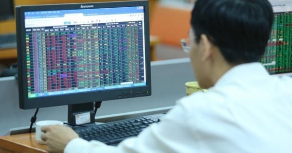 Nhóm ngân hàng, dầu khí chìm trong sắc đỏ dù VN-Index tăng điểm