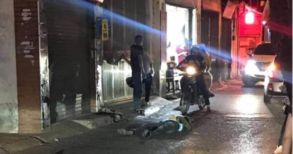 Không chấp nhận lời chia tay, người đàn ông nổi điên dùng dao đâm bạn gái nhiều nhát