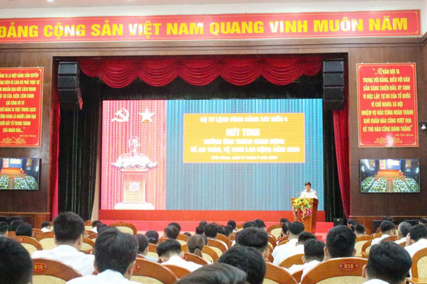 Bộ Tư lệnh Vùng Cảnh sát biển 4 tổ chức mít tinh hưởng ứng tháng hành động về an toàn vệ sinh lao động năm 2025