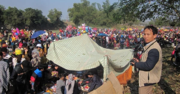 Thanh Hóa: Đông nghịt người tham dự Chợ đánh nhau