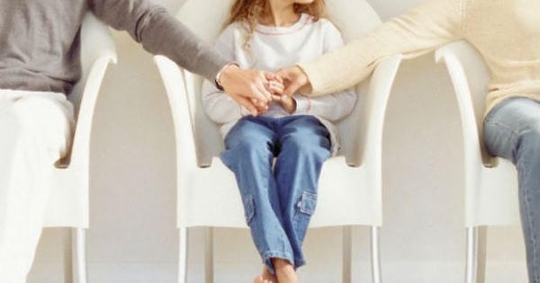 Bé gái tiết lộ 'chuyện ban đêm của mẹ và bạn trai"