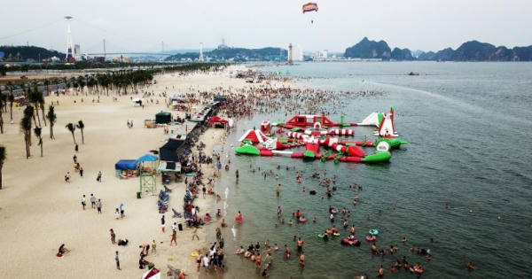 Hạ Long: Khi tuyến đường ven biển đẹp nhất miền Bắc thành… bãi đỗ xe Hạ Long: Khi tuyến đường ven biển đẹp nhất miền Bắc thành… bãi đỗ xe