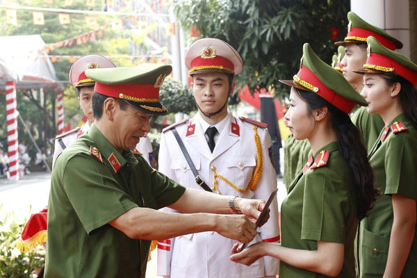 38 học viên Học viện CSND được thăng cấp bậc hàm vượt cấp