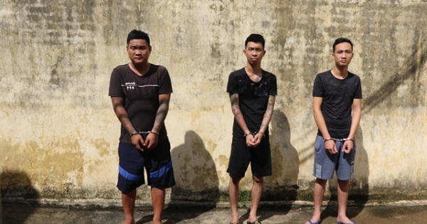 Bắt lái xe và đồng bọn đánh đập, cướp tài sản của hành khách