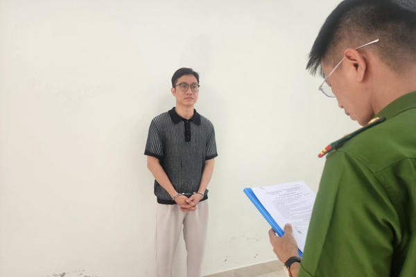 Bắt giữ đối tượng dùng clip nhạy cảm để “tống tình” người yêu cũ