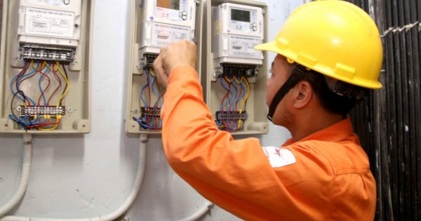 Slide - Điểm tin thị trường: Tác động từ tăng lương, giá điện và xăng dầu đẩy CPI tăng