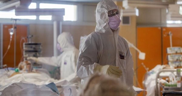 Hơn vạn người Italia chết vì Covid-19, Jakarta kéo dài tình trạng khẩn cấp