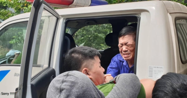 Trùm bảo kê chợ Long Biên Hưng "kính" khóc nức nở như đứa trẻ khi gặp người thân