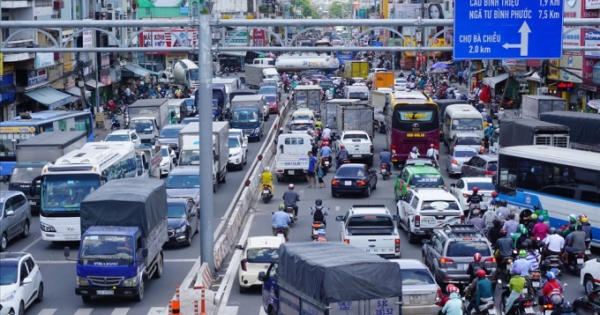 Chùm ảnh: Người dân ùn ùn rời Sài Gòn đi nghỉ lễ 2.9, đường kẹt cứng