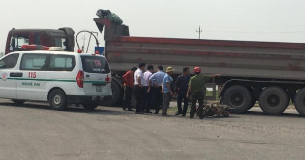 Xe máy va chạm với xe tải, thai phụ và con trai 3 tuổi chết thảm