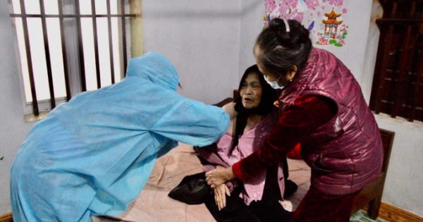 Quảng Ninh: Tiêm vaccine phòng Covid -19 tại nhà cho người già yếu và có bệnh nền