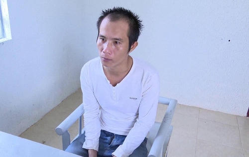 Chân dung gã đàn ông dùng dao đâm vợ, quăng cháu bé 2 tuổi xuống nền nhà