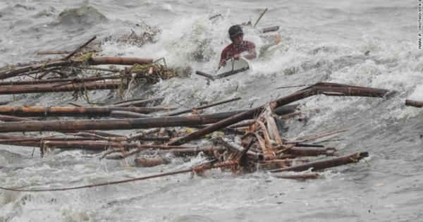 Siêu bão Mangkhut càn quét, làm đảo lộn cuộc sống của người dân Philippines