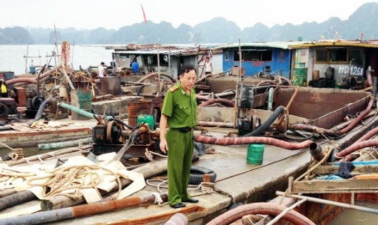 Gian nan cuộc chiến chống “cát tặc” trên vịnh Hạ Long