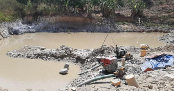Khai thác vàng trái phép, người đàn ông bị tịch thu máy móc, phạt 60 triệu đồng