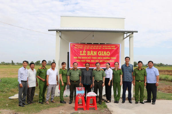 Bàn giao 12 nhà đại đoàn kết cho các hộ nghèo, cận nghèo tại thị trấn Minh Lương Bàn giao 12 nhà đại đoàn kết cho các hộ nghèo, cận nghèo tại thị trấn Minh Lương