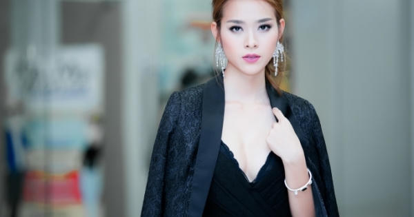 Diệp Bảo Ngọc đẹp mong manh trong xiêm y trễ nải