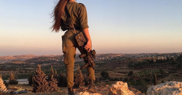 PHOTO - Những cô nàng siêu nóng bỏng trong lực lượng vũ trang Israel
