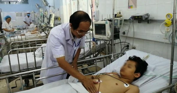 Đang chờ khám tiêu chảy, bé lên cơn co giật vì nắng nóng